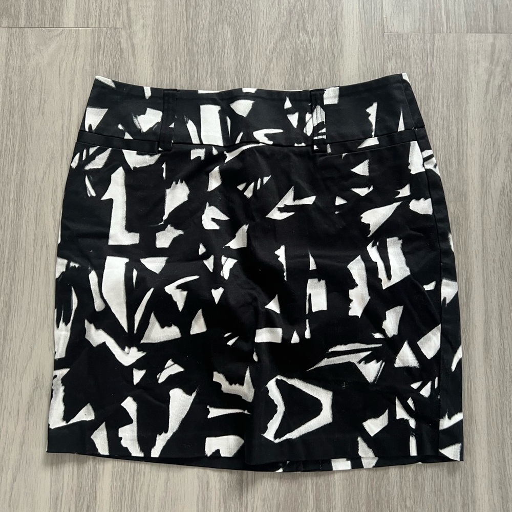 Studio Y black and white skirt size 9/10